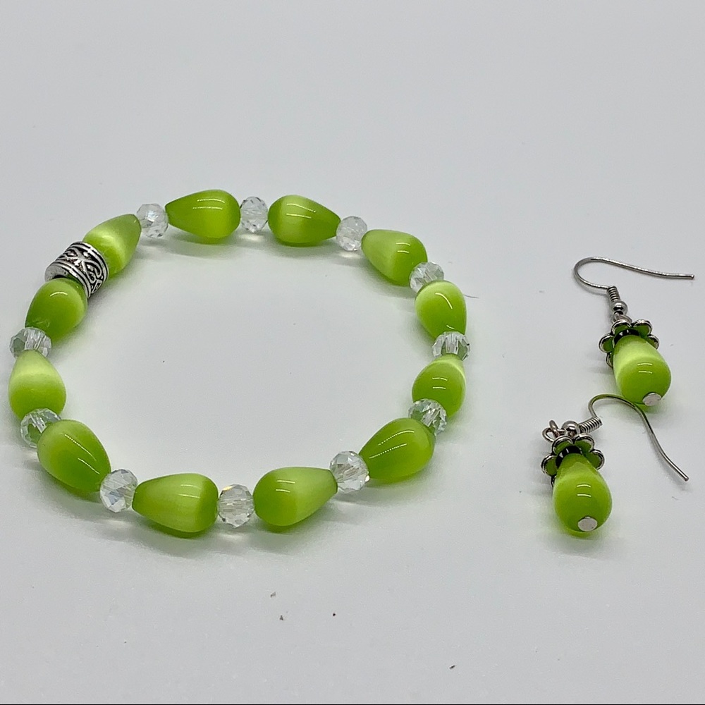 Green tiger eye beaded bracelet & earrings